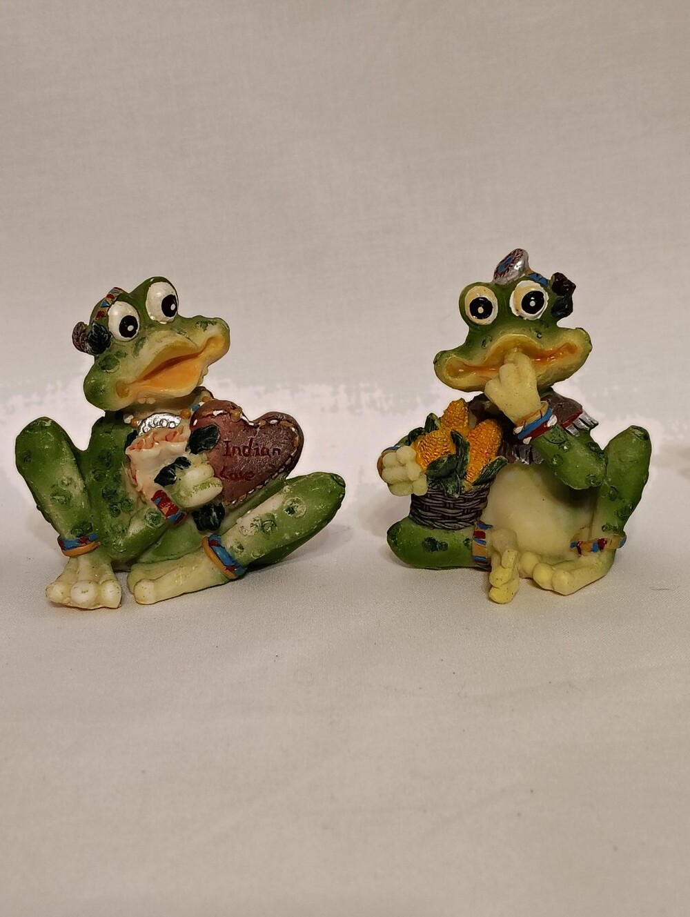 FROGS!!  1990's Collectable Green Whimsical Resin Native American Indians. 4pc - Picture 2 of 8
